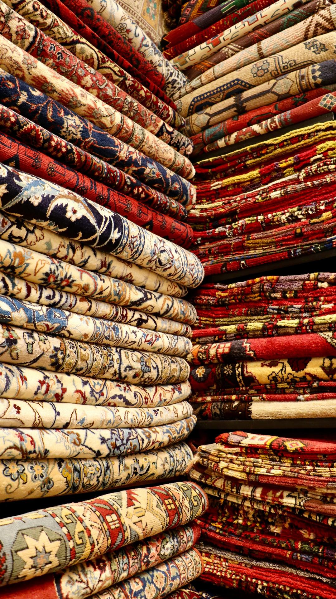 Tapis roulés et protégés, prêts pour le transport vers l'atelier