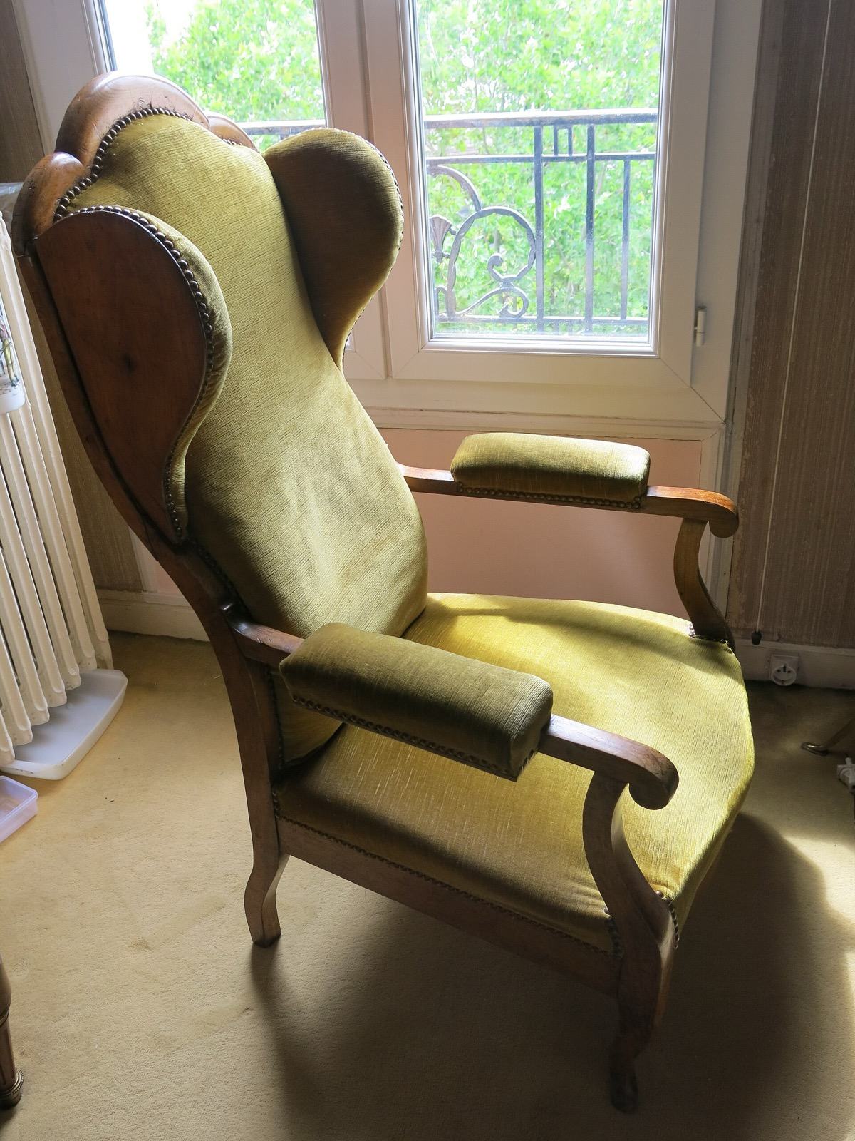 Fauteuil Voltaire regarni au crin, comme dans les appartements anciens de Saint-Germain-en-Laye