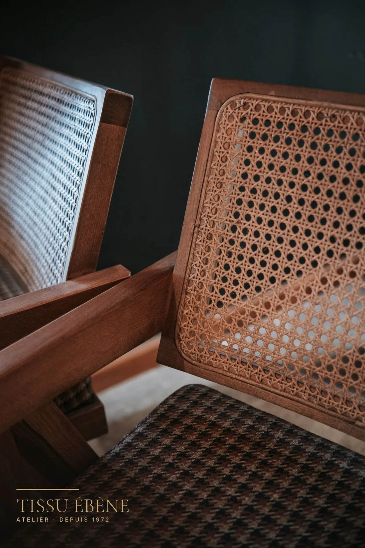 Bordure d’un panneau canné sur un fauteuil en bois