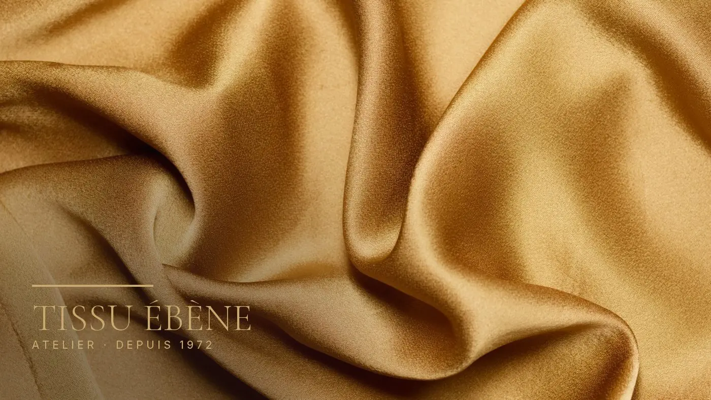 Jacquard de soie or pâle