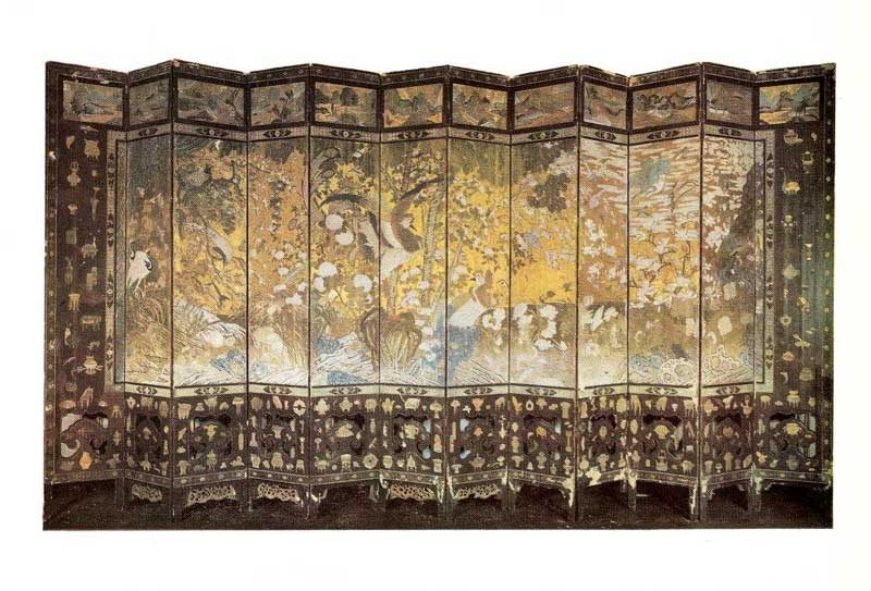 Paravent de Coromandel : meuble laqué chinois à décor gravé d'oiseaux et de fleurs