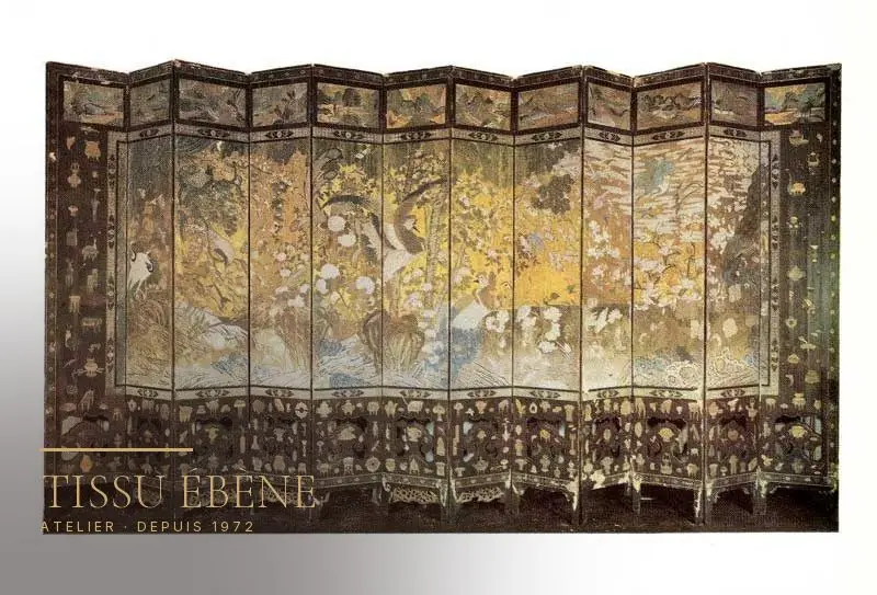Paravent de Coromandel : meuble laqué chinois à décor gravé d'oiseaux et de fleurs