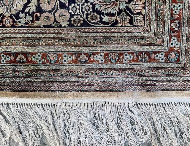Frange de tapis stabilisée par un point d&rsquo;arrêt, extrémité nette et régulière
