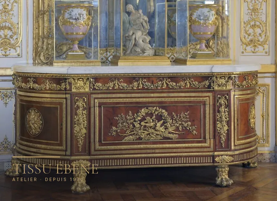 Buffet ancien doré restauré par l'atelier Tissu Ébène